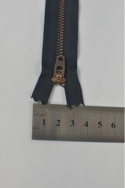 ZIP056   4號拉鏈  青古銅拉鏈 單頭拉鏈 密尾拉鏈  不設單獨拉鍊訂購 正面照